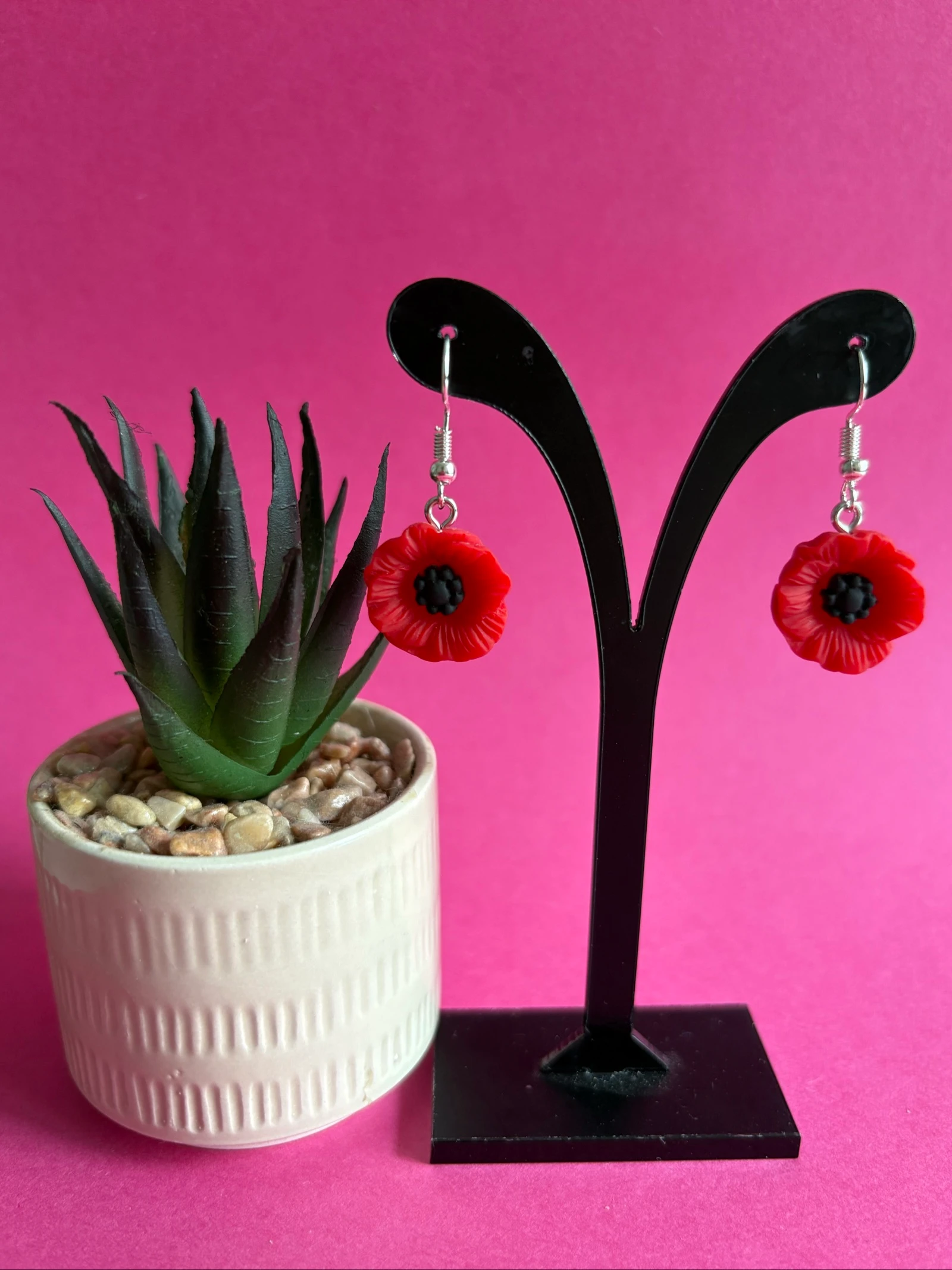 Lindos brincos pendentes com motivo de papoilas